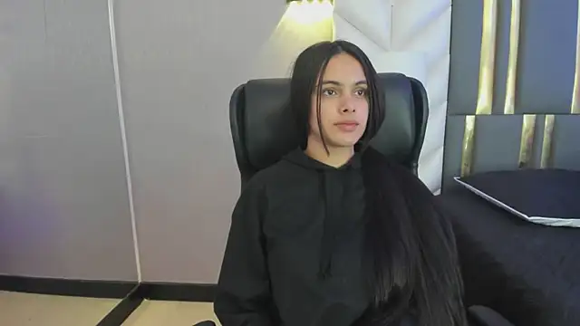 Snapshot of ChloeHarper_ chatting on 04.28.26 ChloeHarper online show from 04.28.26