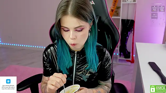 Latex Kitty online show from 10.21.25