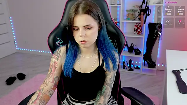 Latex Kitty online show from 04.15.26