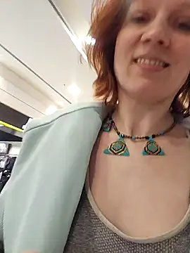 Snapshot of Exhibitionsplit chatting on 02.06.25 Exhibitionsplit online show from 02.06.25