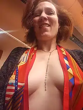 Snapshot of Exhibitionsplit chatting on 02.09.25 Exhibitionsplit online show from 02.09.25