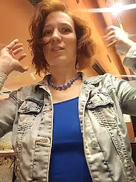 Snapshot of Exhibitionsplit chatting on 02.24.25 Exhibitionsplit online show from 02.24.25