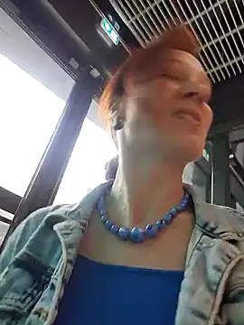 Snapshot of Exhibitionsplit chatting on 02.25.25 Exhibitionsplit online show from 02.25.25