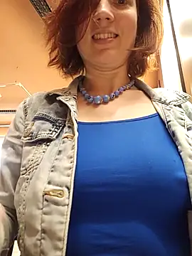 Snapshot of Exhibitionsplit chatting on 03.08.25 Exhibitionsplit online show from 03.08.25