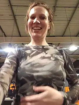 Snapshot of Exhibitionsplit chatting on 03.13.25 Exhibitionsplit online show from 03.13.25