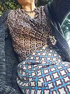 Snapshot of Exhibitionsplit chatting on 10.17.25 Exhibitionsplit online show from 10.17.25