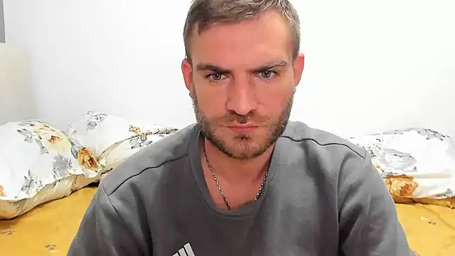 Snapshot of 10in_deluxe chatting on 01.12.25 10in deluxe online show from 01.12.25