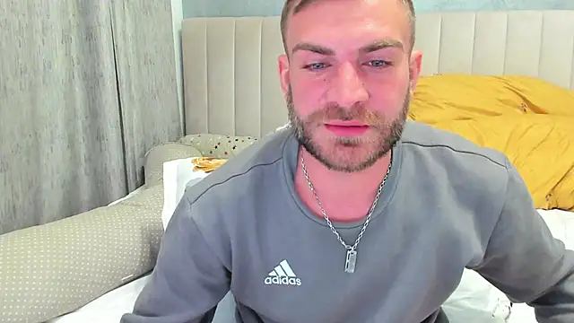 Snapshot of 10in_deluxe chatting on 02.11.25 10in deluxe online show from 02.11.25