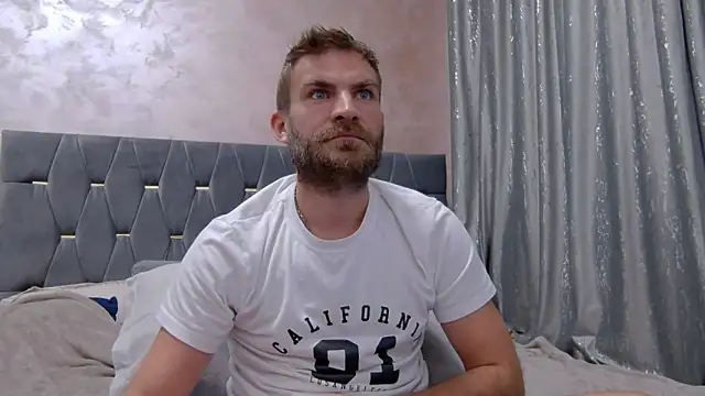 Snapshot of 10in_deluxe chatting on 11.27.25 10in deluxe online show from 11.27.25