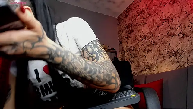 Snapshot of irregular_fetish_ chatting on 12.04.24 irregular fetish online show from 12.04.24