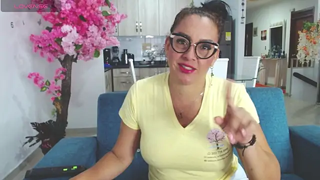 Snapshot of dakota_johnson10 chatting on 10.26.25 dakota johnson10 online show from 10.26.25