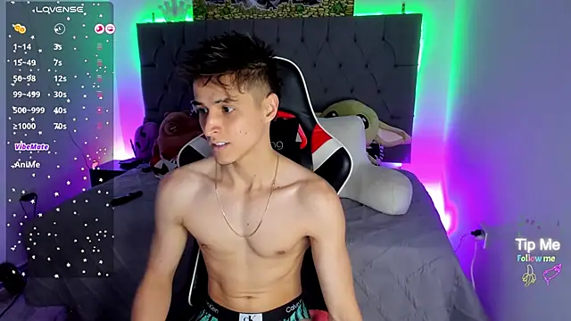 Snapshot of thomklein chatting on 01.25.25 thomklein online show from 01.25.25