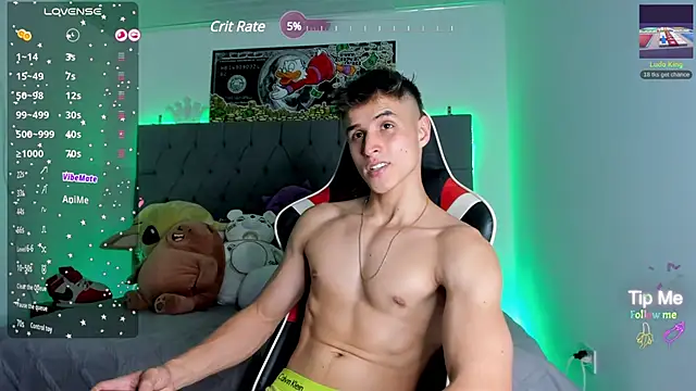 Snapshot of thomklein chatting on 03.08.25 thomklein online show from 03.08.25