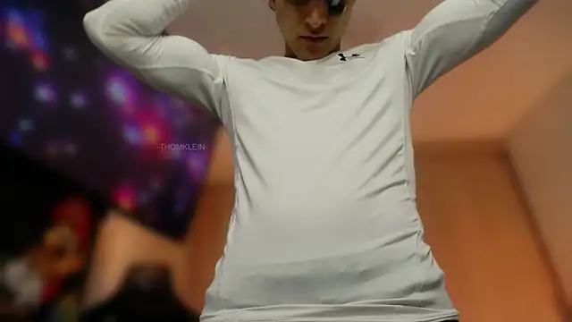 Snapshot of thomklein chatting on 10.15.25 thomklein online show from 10.15.25