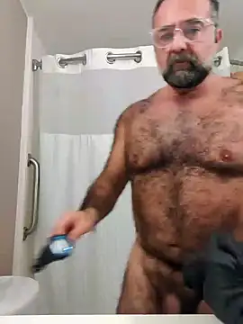 Snapshot of chainjulious chatting on 02.05.25 chainjulious online show from 02.05.25