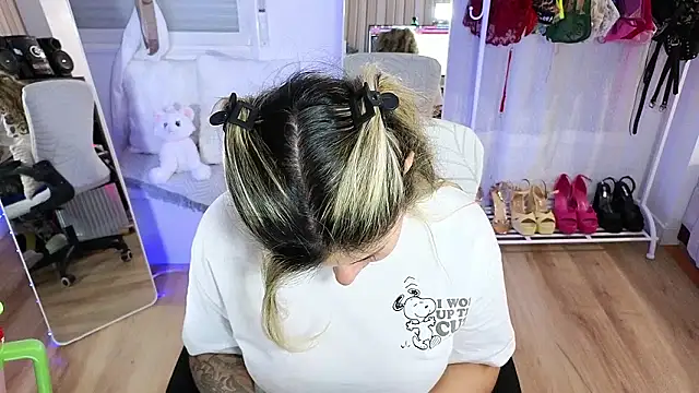 Tawny cox online show from 02.06.26