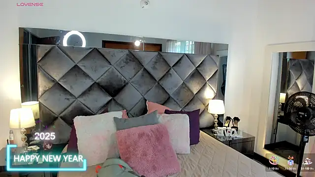 Snapshot of sofhiaa_adaams chatting on 01.22.25 sofhiaa adaams online show from 01.22.25