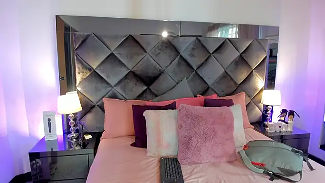 Snapshot of sofhiaa_adaams chatting on 01.27.25 sofhiaa adaams online show from 01.27.25