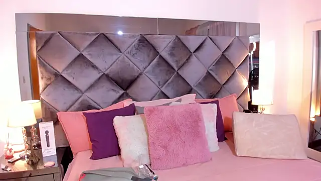 Snapshot of sofhiaa_adaams chatting on 02.14.25 sofhiaa adaams online show from 02.14.25