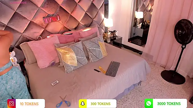 Snapshot of sofhiaa_adaams chatting on 03.12.25 sofhiaa adaams online show from 03.12.25