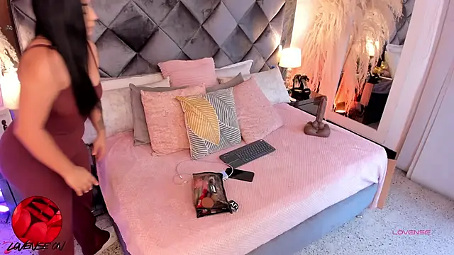 Snapshot of sofhiaa_adaams chatting on 09.21.25 sofhiaa adaams online show from 09.21.25