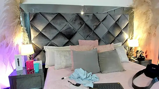 Snapshot of sofhiaa_adaams chatting on 09.23.25 sofhiaa adaams online show from 09.23.25