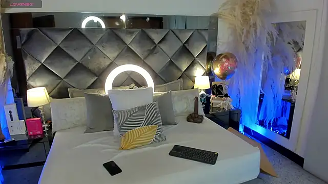 Snapshot of sofhiaa_adaams chatting on 10.07.25 sofhiaa adaams online show from 10.07.25