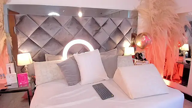 Snapshot of sofhiaa_adaams chatting on 10.12.25 sofhiaa adaams online show from 10.12.25