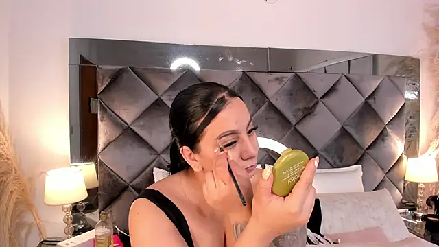 Snapshot of sofhiaa_adaams chatting on 11.12.25 sofhiaa adaams online show from 11.12.25