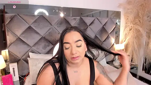 Snapshot of sofhiaa_adaams chatting on 11.18.25 sofhiaa adaams online show from 11.18.25