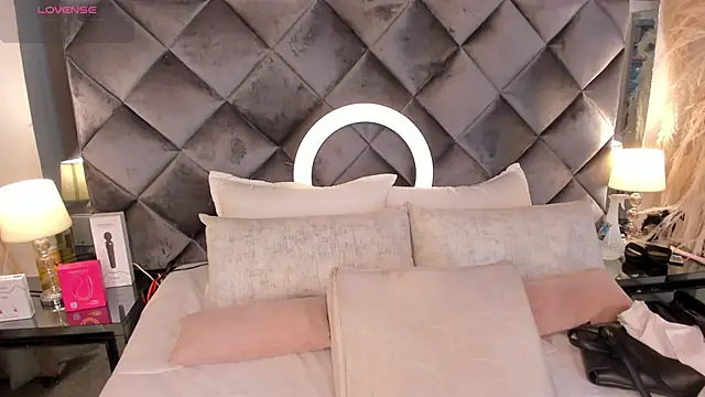 Snapshot of sofhiaa_adaams chatting on 11.20.25 sofhiaa adaams online show from 11.20.25