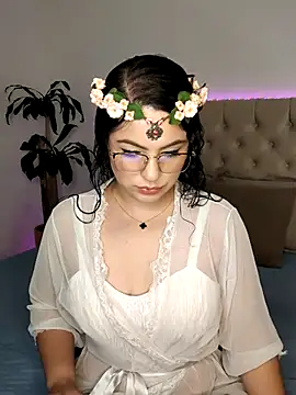 Lia Hurley online show from 02.05.25