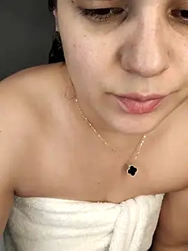 Lia Hurley online show from 02.20.25