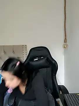 Lia Hurley online show from 03.21.25