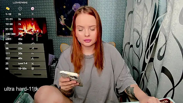 Snapshot of flower_sarah_ chatting on 03.28.26 flower sarah online show from 03.28.26