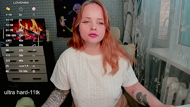 Snapshot of flower_sarah_ chatting on 05.19.26 flower sarah online show from 05.19.26