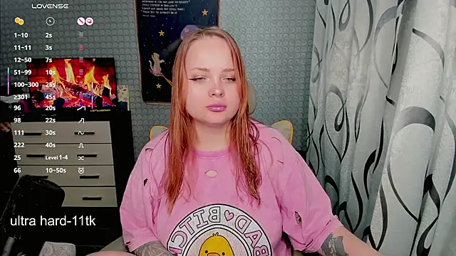 Snapshot of flower_sarah_ chatting on 05.26.26 flower sarah online show from 05.26.26