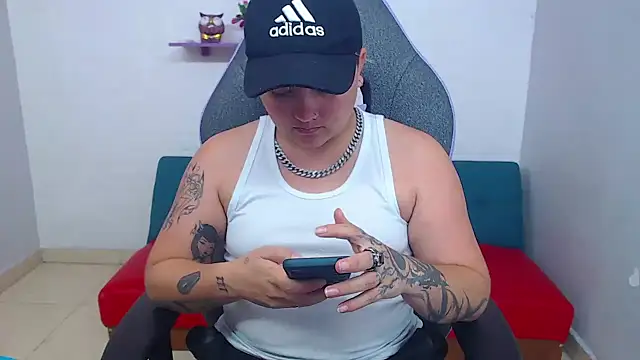 isabeautyx19 online show from 01.28.25