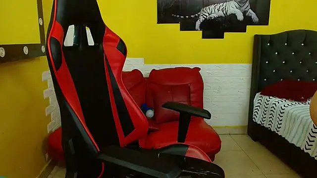 isabeautyx19 online show from 10.25.25