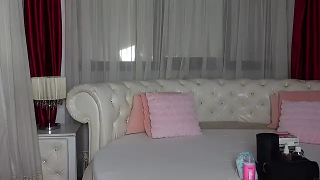 Snapshot of NinaCrystal1 chatting on 02.14.25 NinaCrystal1 online show from 02.14.25