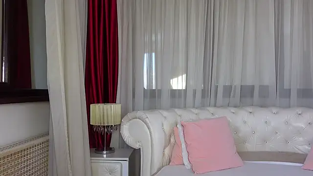 Snapshot of NinaCrystal1 chatting on 03.12.25 NinaCrystal1 online show from 03.12.25