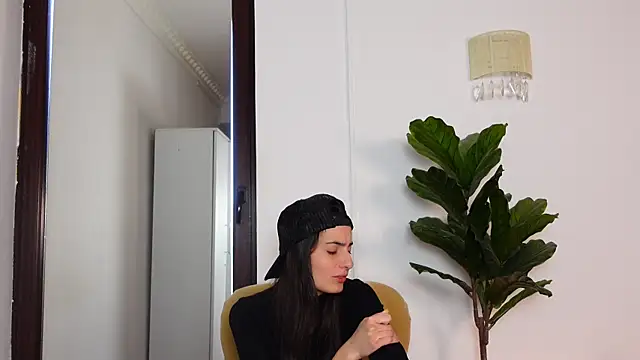 Snapshot of NinaCrystal1 chatting on 12.15.25 NinaCrystal1 online show from 12.15.25