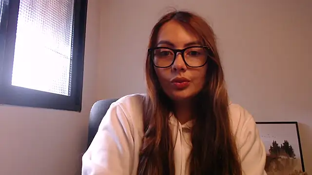 Snapshot of lalawhitte chatting on 04.23.26 lalawhitte online show from 04.23.26
