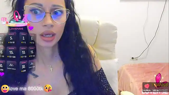 Snapshot of kissnicol32 chatting on 11.19.25 kissnicol32 online show from 11.19.25