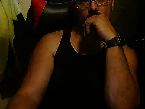 Snapshot of KrazyLegz chatting on 01.04.25 KrazyLegz online show from 01.04.25