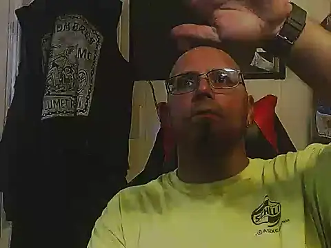 Snapshot of KrazyLegz chatting on 09.22.25 KrazyLegz online show from 09.22.25