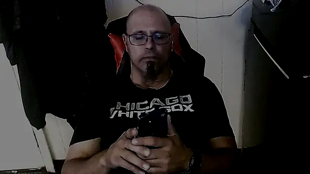 Snapshot of KrazyLegz chatting on 10.08.25 KrazyLegz online show from 10.08.25