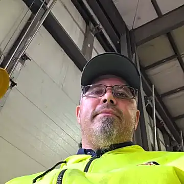 Snapshot of KrazyLegz chatting on 10.28.25 KrazyLegz online show from 10.28.25