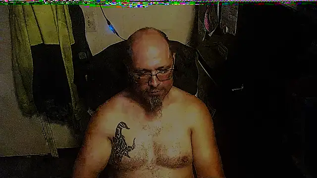 Snapshot of KrazyLegz chatting on 11.01.25 KrazyLegz online show from 11.01.25