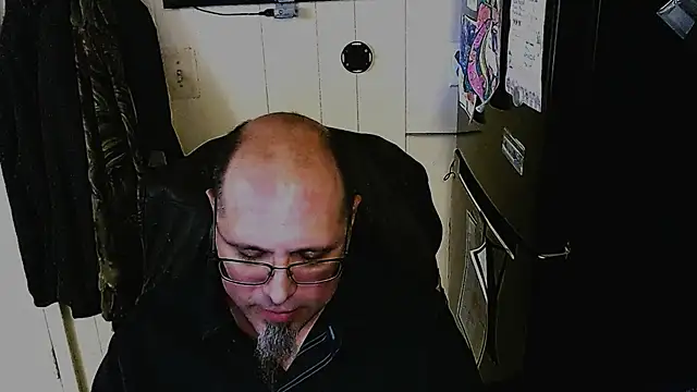 Snapshot of KrazyLegz chatting on 11.12.25 KrazyLegz online show from 11.12.25